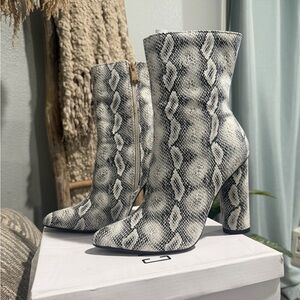 CAPE ROBBIN PAW-45 SNAKESKIN PRINT HIGH HEEL ANKLE BOOT - 9